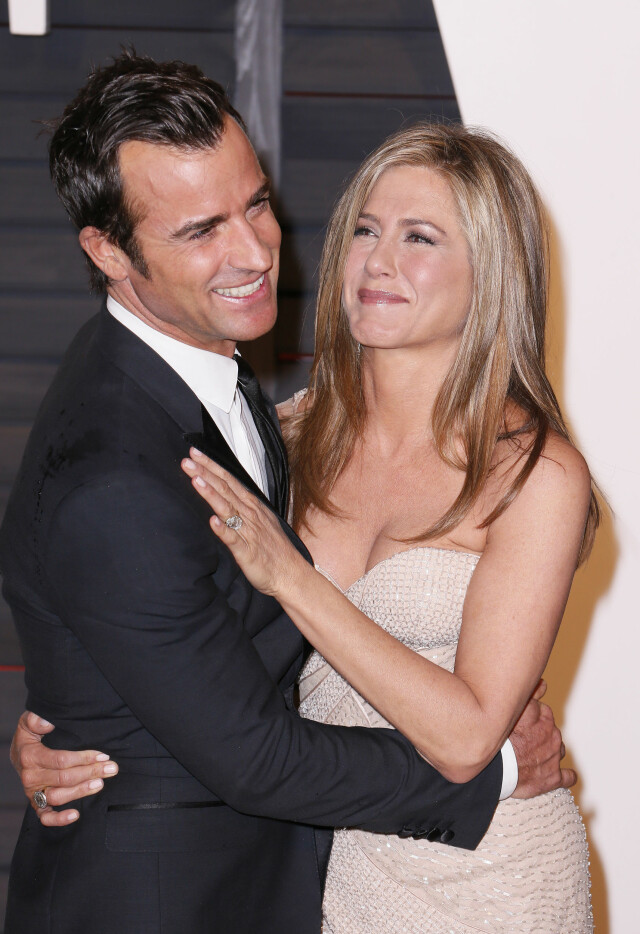 MANN OG KONE: Da Theroux og Aniston giftet seg nylig, var det ikke alle av sistnevntes "Friends"-kollegaer som ble bedt. Foto: Abaca MANN OG KONE: Da Theroux og Aniston giftet seg nylig, var det ikke alle av sistnevntes "Friends"-kollegaer som ble bedt. Foto: Abaca
